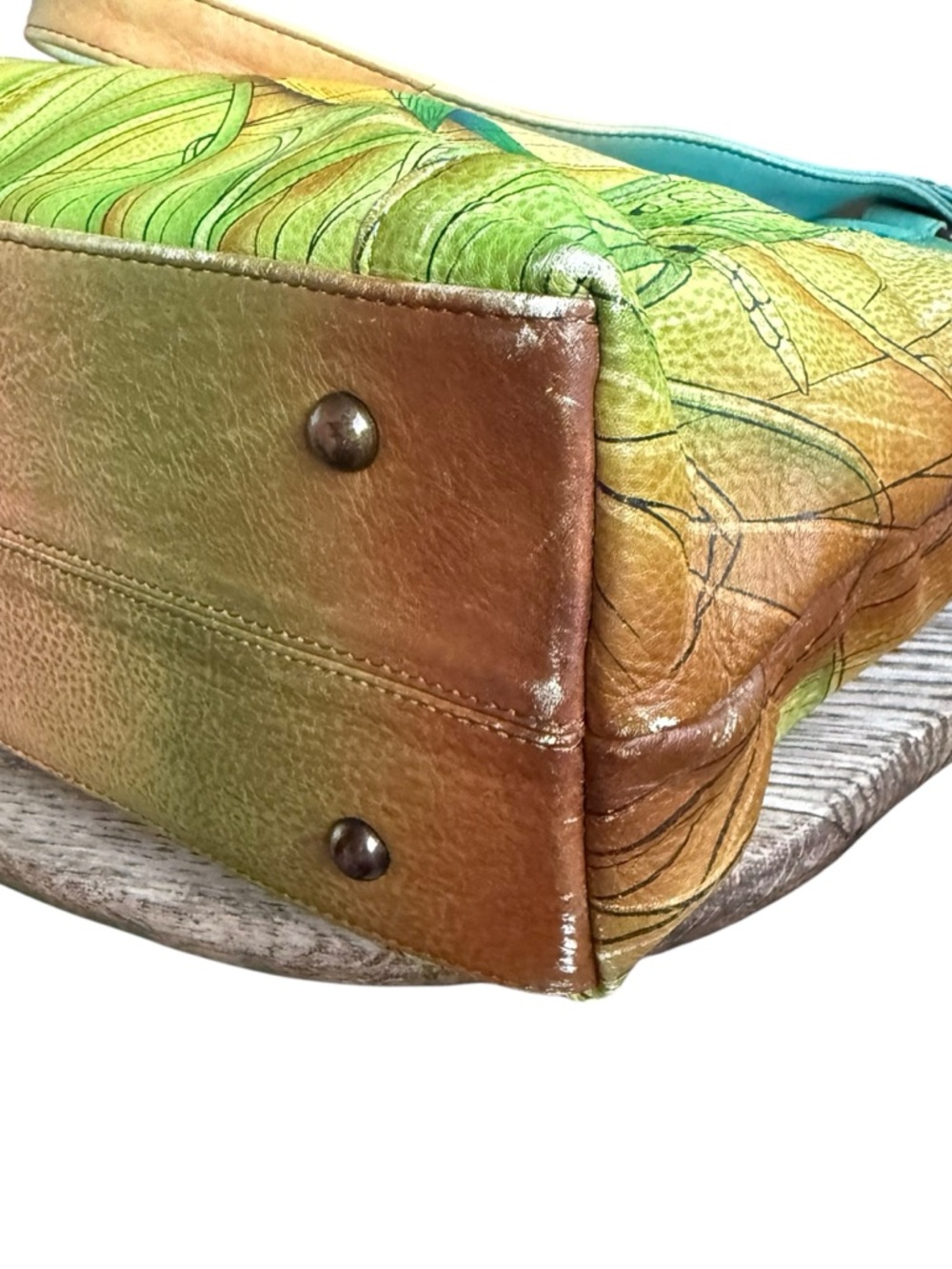 Anuschka genuine leather tote bag featuring beautiful hand-painted bird artwork - Picture 8 of 11